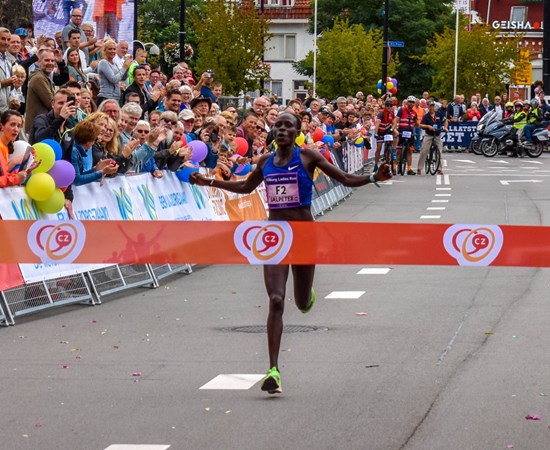 Nieuw parcoursrecord en beste wereldjaarprestatie Tilburg Ladiesrun 10 km